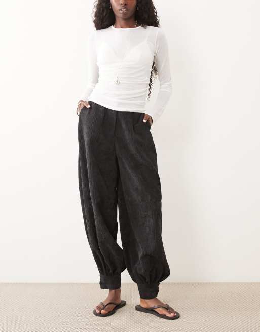 ASOS DESIGN Ballonhose aus Cord in Schwarz, 2 von 5