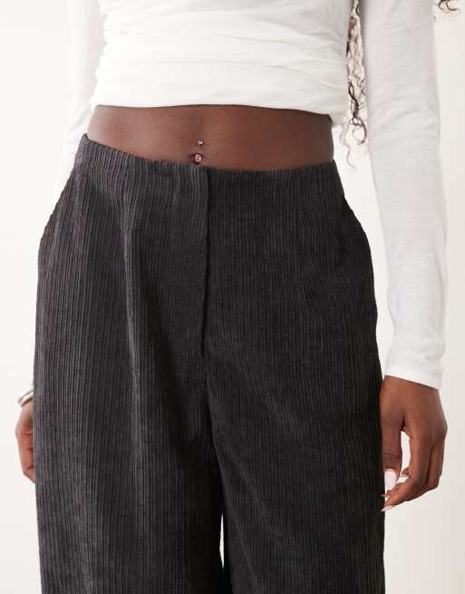 ASOS DESIGN Ballonhose aus Cord in Schwarz, 4 von 5