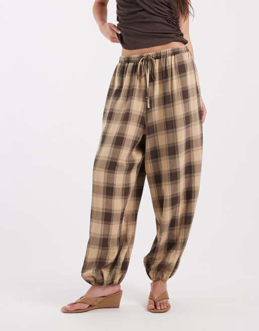 ASOS DESIGN – Ballonhose in Cremeweiß mit Karomuster, 3 von 5