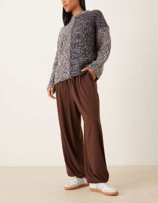 ASOS DESIGN - Ballonhose mit Baumwolloptik in Schokobraun-Brown