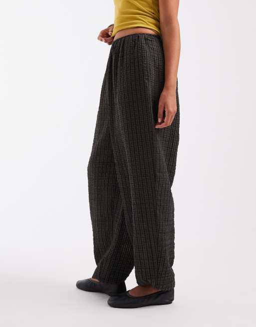 ASOS DESIGN balloon leg co-ord trousers with tie hem in seersucker check, 2 of 5