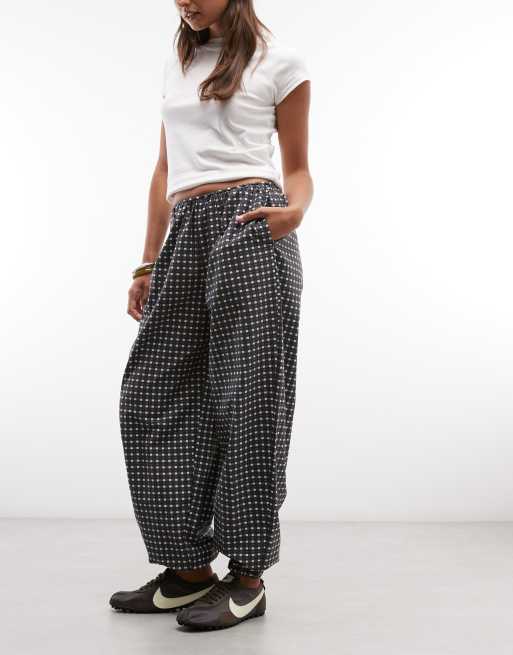 ASOS DESIGN balloon leg co-ord trousers with tie hem in seersucker check, 3 of 5