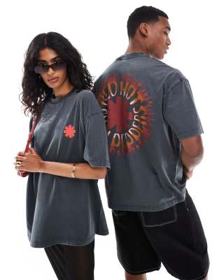 ASOS DESIGN - Band-T-Shirt in verwaschenem Schwarz mit „Red Hot Chili Peppers"-Print und Oversize-Unisex-Schnitt