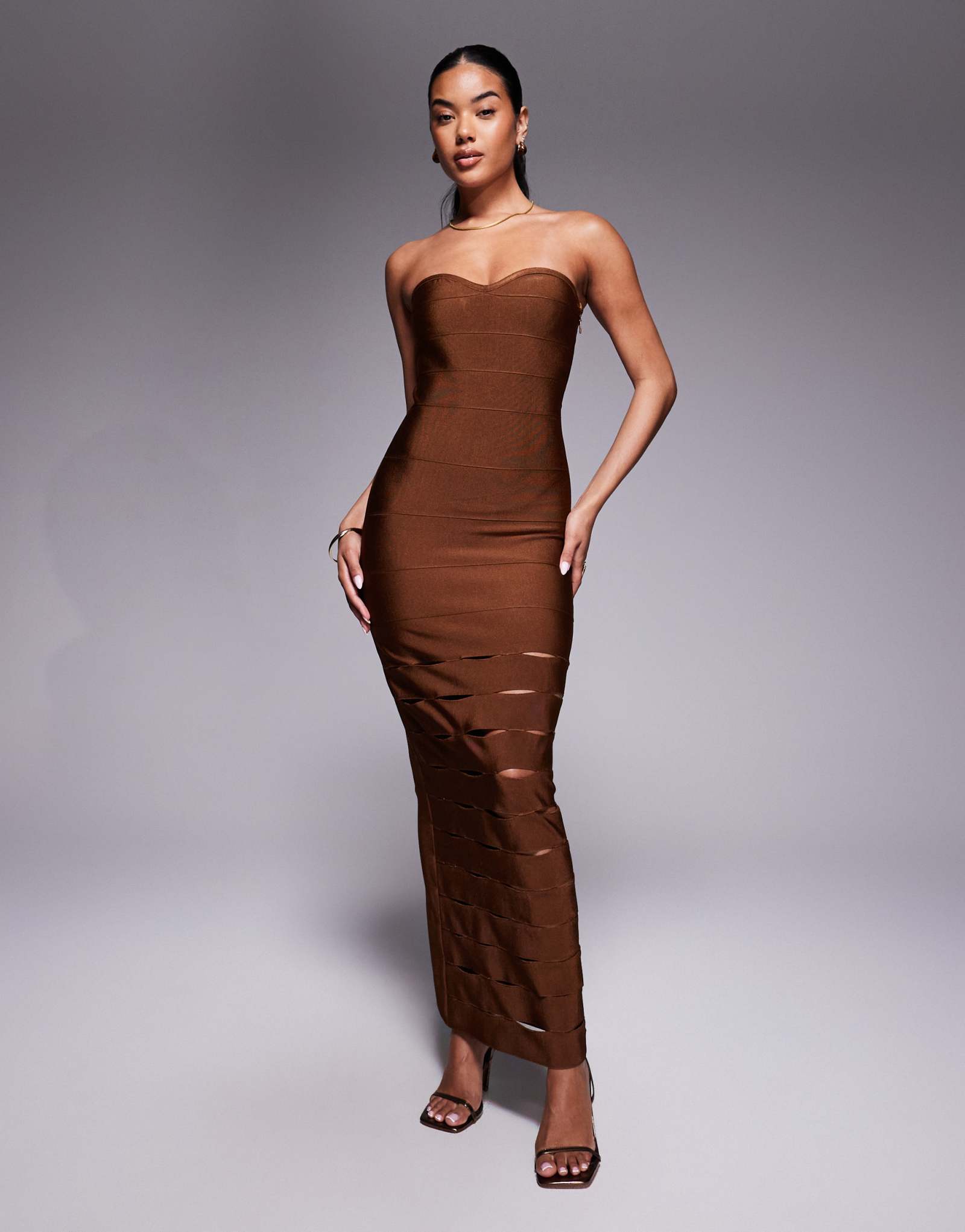 ДИЗАЙНЕРСКОЕ бандажное платье миди-бандо ASOS с вырезами шоколадного цвета