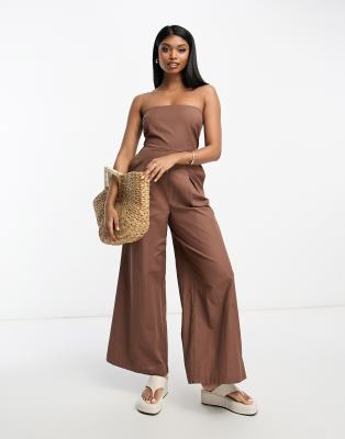 ASOS DESIGN - Bandeau-Jumpsuit in brauner Leinenoptik mit abnehmbaren Trägern-Rot