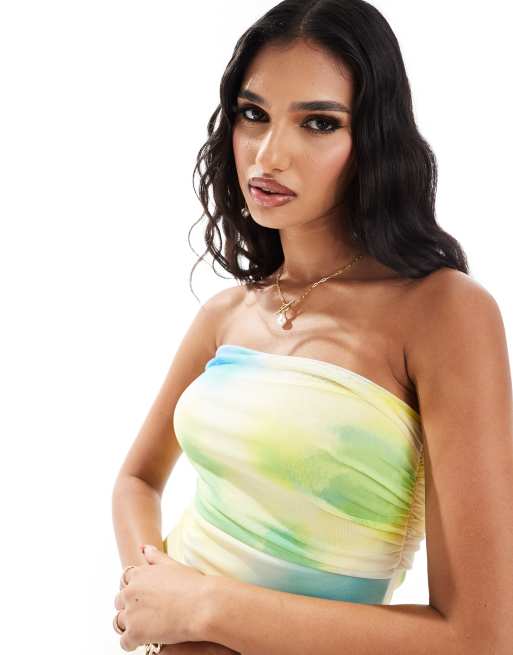 ASOS DESIGN - Bandeau-midikjole med rynker og gult og blåt abstrakt print i mesh, 4 af 4
