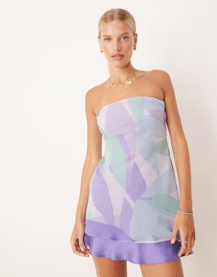 ASOS DESIGN - Bandeau-minikjole med lilla abstrakt print i dobbeltlag - view 1