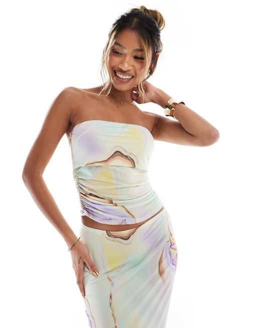ASOS DESIGN - Bandeau-top van gladde stof in marmerprint, deel van co-ord set