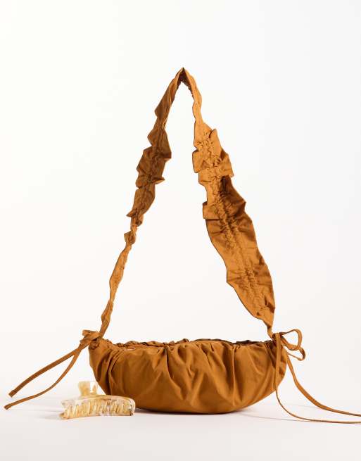 ASOS DESIGN bandolera fruncida color óxido, 2 de 4