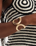 [ASOS DESIGN] ASOS DESIGN bangle bracelet with curved textured chain detail in gold tone No Size Gold