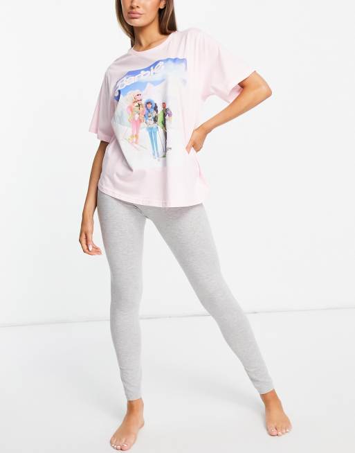 ASOS DESIGN Barbie Friends Rosa och gra skidmonstrad pyjamas med T shirt och leggings