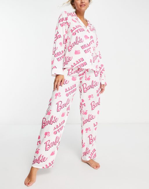 Barbie x Hello Kitty - Pigiama in modal con camicia e pantaloni bianco e  rosa - ASOS DESIGN