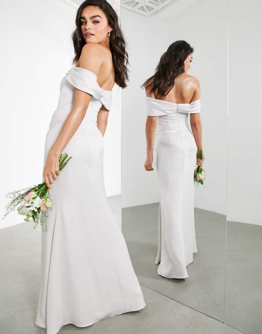 ASOS DESIGN - Bardot maxi jurk van satijn met gedrapeerde overslag in licht zilver, 2 van 4