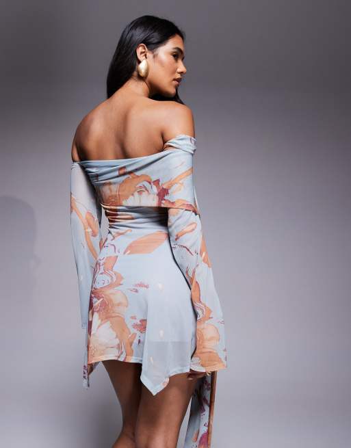 ASOS DESIGN – Bardot-Minikleid in Blau geblümt mit Engelsärmeln und Bindedetail am Saum, 3 von 4
