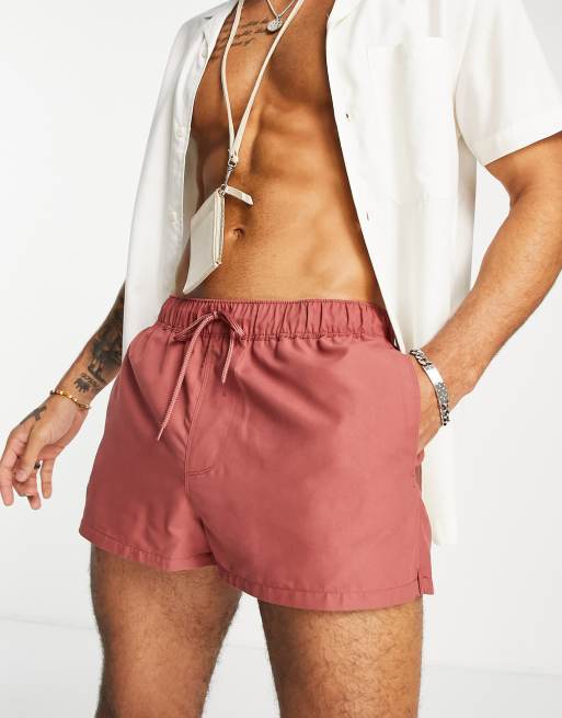 ASOS DESIGN – Bardzo krótkie szorty kąpielowe w rdzawoczerwonym kolorze