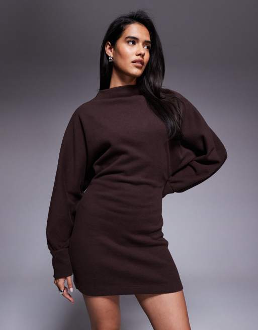 ASOS DESIGN – Bardzo miękka brązowa sukienka mini z golfem, nietoperzowymi rękawami i marszczeniem z boku