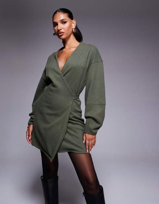 ASOS DESIGN – Bardzo miękka sukienka kopertowa mini z długimi rękawami i wiązaniem w kolorze khaki