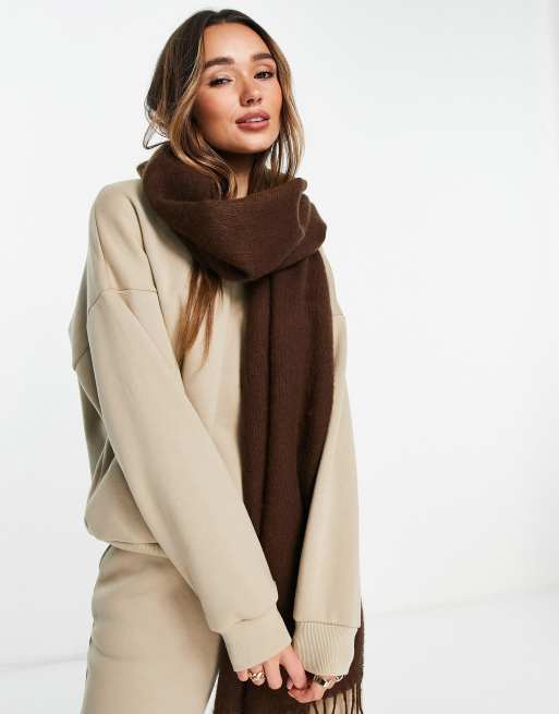 ASOS DESIGN – Bardzo miękki, ciemnobrązowy szal z frędzlami, 4 z 4