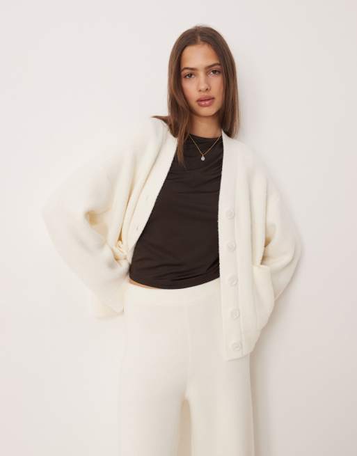 ASOS DESIGN – Bardzo miękki zestaw w kremowym kolorze: kardigan typu boyfriend i spodnie z szerokimi nogawkami, 3 z 3