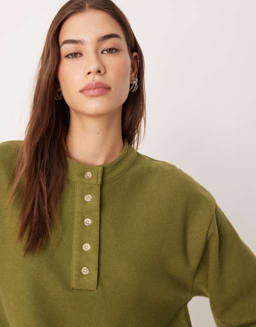 ASOS DESIGN – Bardzo miękki sweter oversize z kołnierzykiem typu henley w kolorze khaki, 1 z 4
