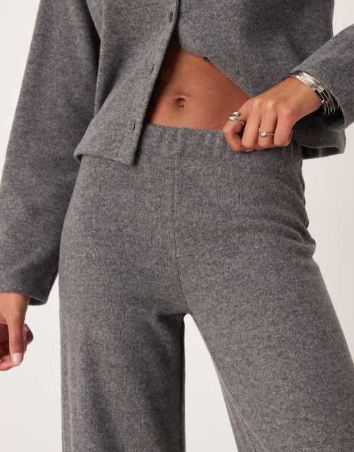 ASOS DESIGN – Bardzo miękkie szare spodnie z szerokimi nogawkami, 2 z 5