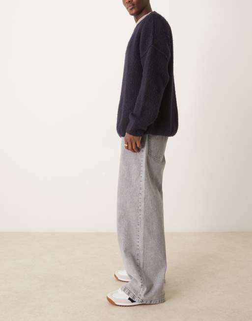 ASOS DESIGN – Bardzo szerokie szare jeansy z efektem sprania, 3 z 5
