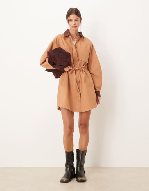 ASOS DESIGN – Barn-Kleid aus schwerem Twill in Hellbraun mit geraffter Taille