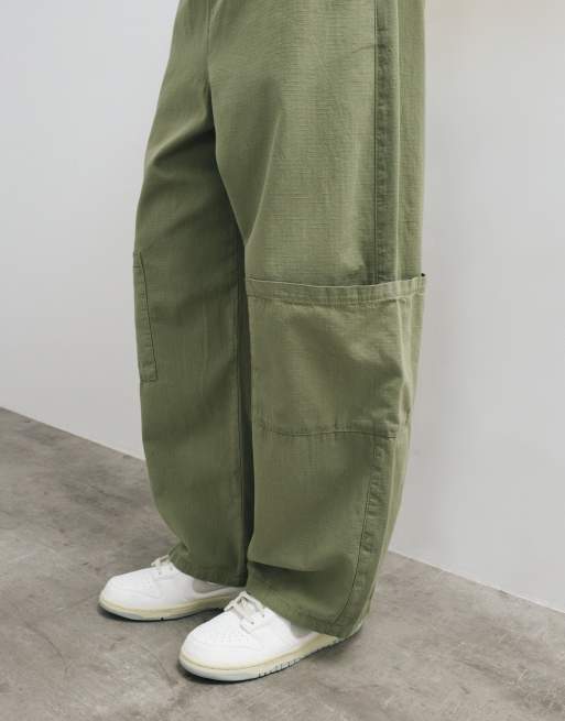 ASOS DESIGN barrel cargo trousers in khaki with elasticated waist, 4 of 5