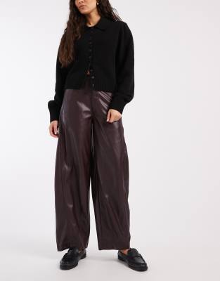 ASOS DESIGN - Barrel-Hose aus Kunstleder in Pflaume mit Ziernaht-Lila