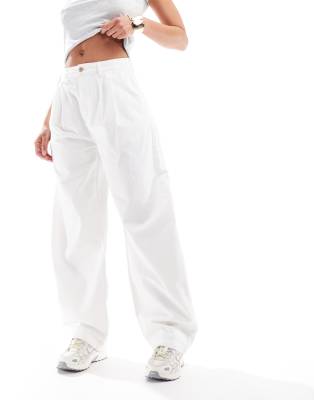 ASOS DESIGN - Barrel-Hose in Ecru mit Bundfalten-Weiß