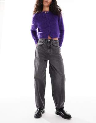 ASOS DESIGN - Schmale Barrel-Jeans in verwaschenem Schwarz mit hohem Bund