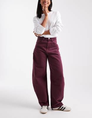 ASOS DESIGN - Barrel-Jeans in Burgunderrot mit hohem Bund