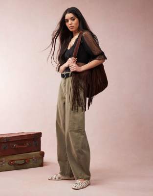 ASOS DESIGN - Barrel-Jeans in Khaki mit Utility-Details-Grün