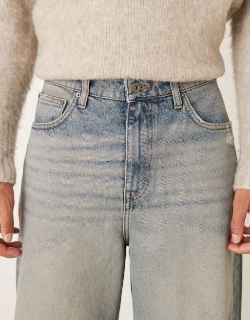 ASOS DESIGN barrel jeans in light wash blue with tint and rips, 4 of 5