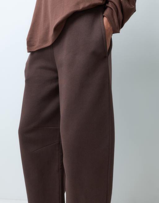 ASOS DESIGN Barrel leg brushback joggers in brown, 3 of 5