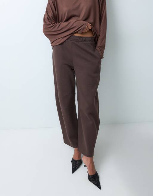 ASOS DESIGN Barrel leg brushback joggers in brown, 4 of 5