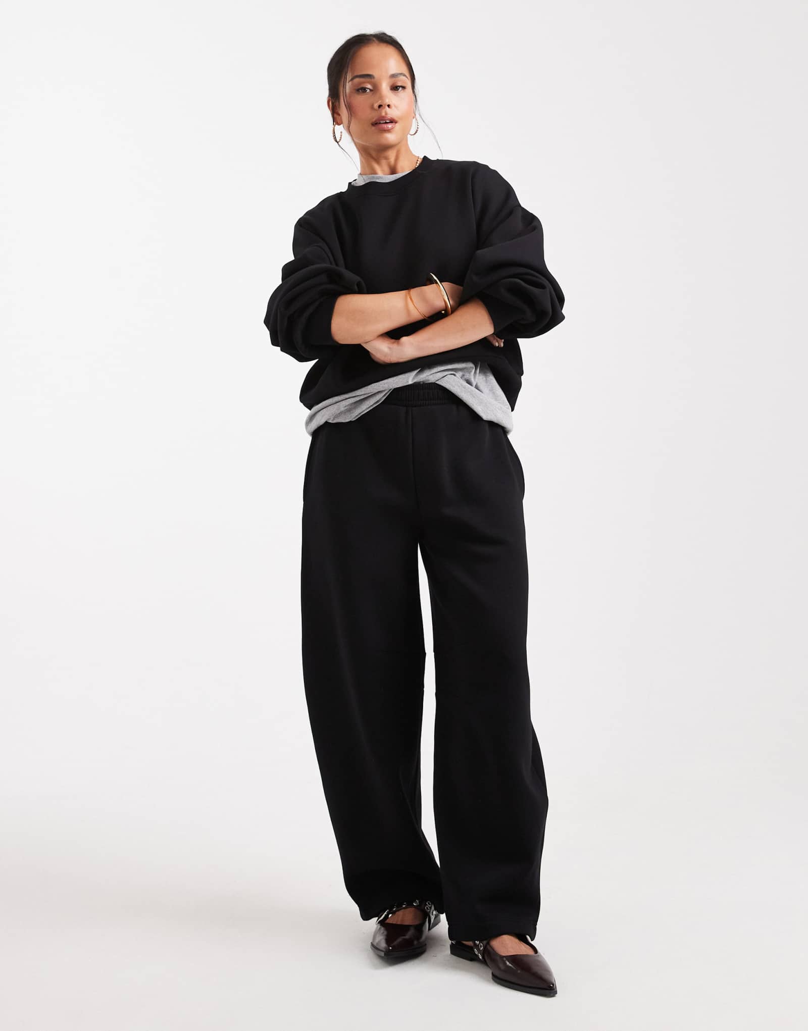 Спортивные брюки ASOS DESIGN с закругленными штанинами черного цвета
