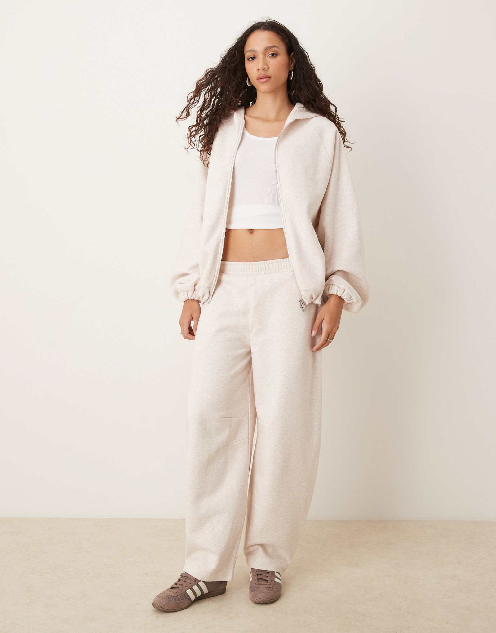 Спортивные брюки ASOS DESIGN barrel leg с подкладкой из овсяных хлопьев - часть комплекта