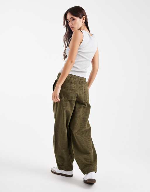 ASOS DESIGN – Barrel-Leg-Hose aus Bubble-Cord in Khaki , 4 von 4