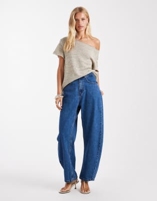 ASOS DESIGN - Barrel Leg Jeans in Mittelblau