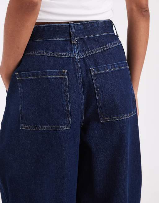 ASOS DESIGN Barrel-Leg-Jeans mit Gürtel in Mittelblau, 5 von 5