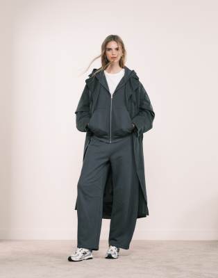 ASOS DESIGN - Barrel Leg Jogginghose in Anthrazit mit Ziernaht, Kombiteil-Grau