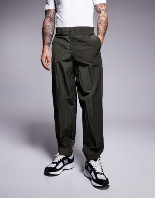 ASOS DESIGN ASOS DESIGN barrel leg suit trousers in khaki techy fabric-Green