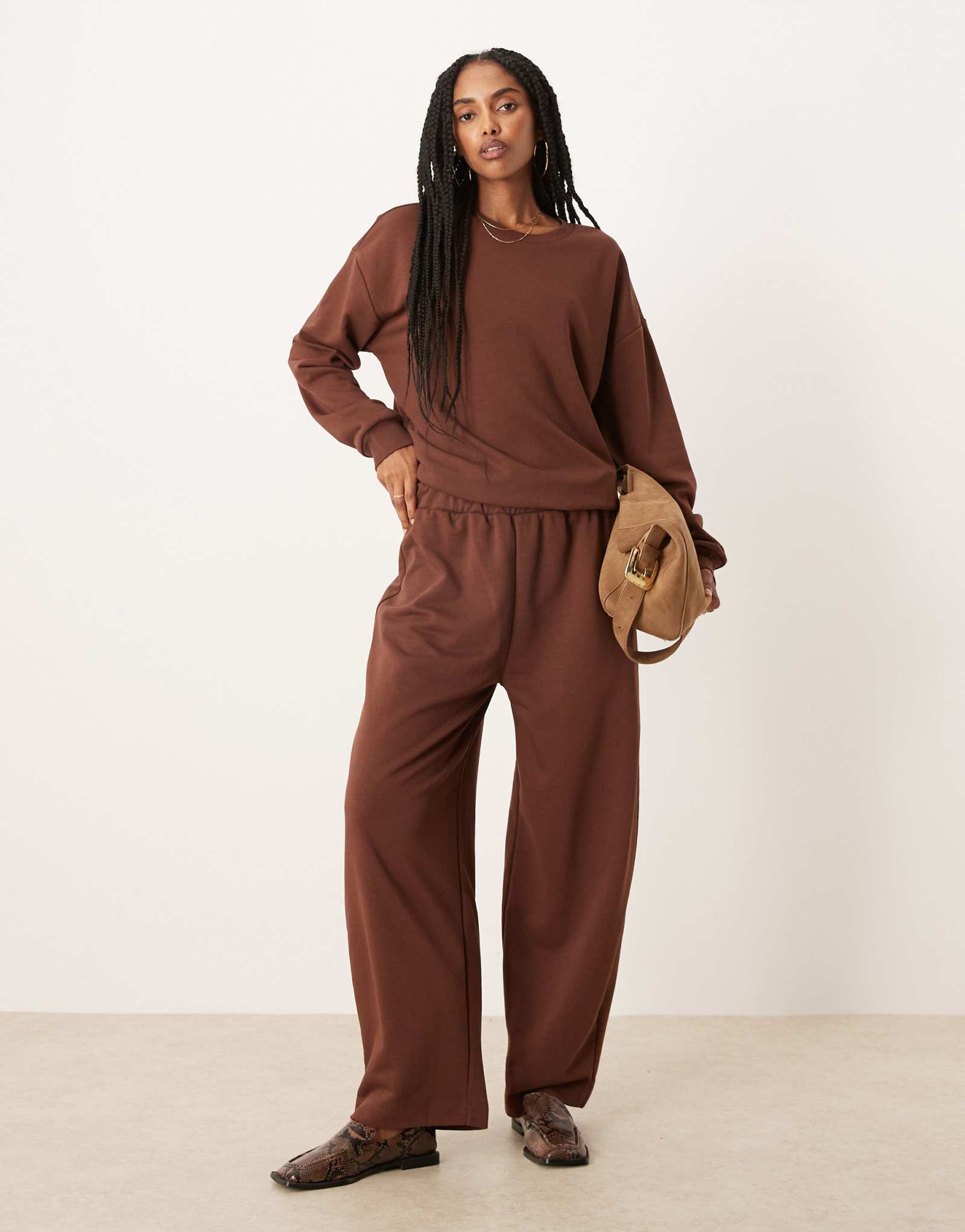Спортивные брюки ASOS DESIGN barrel leg коричневого цвета - часть комплекта