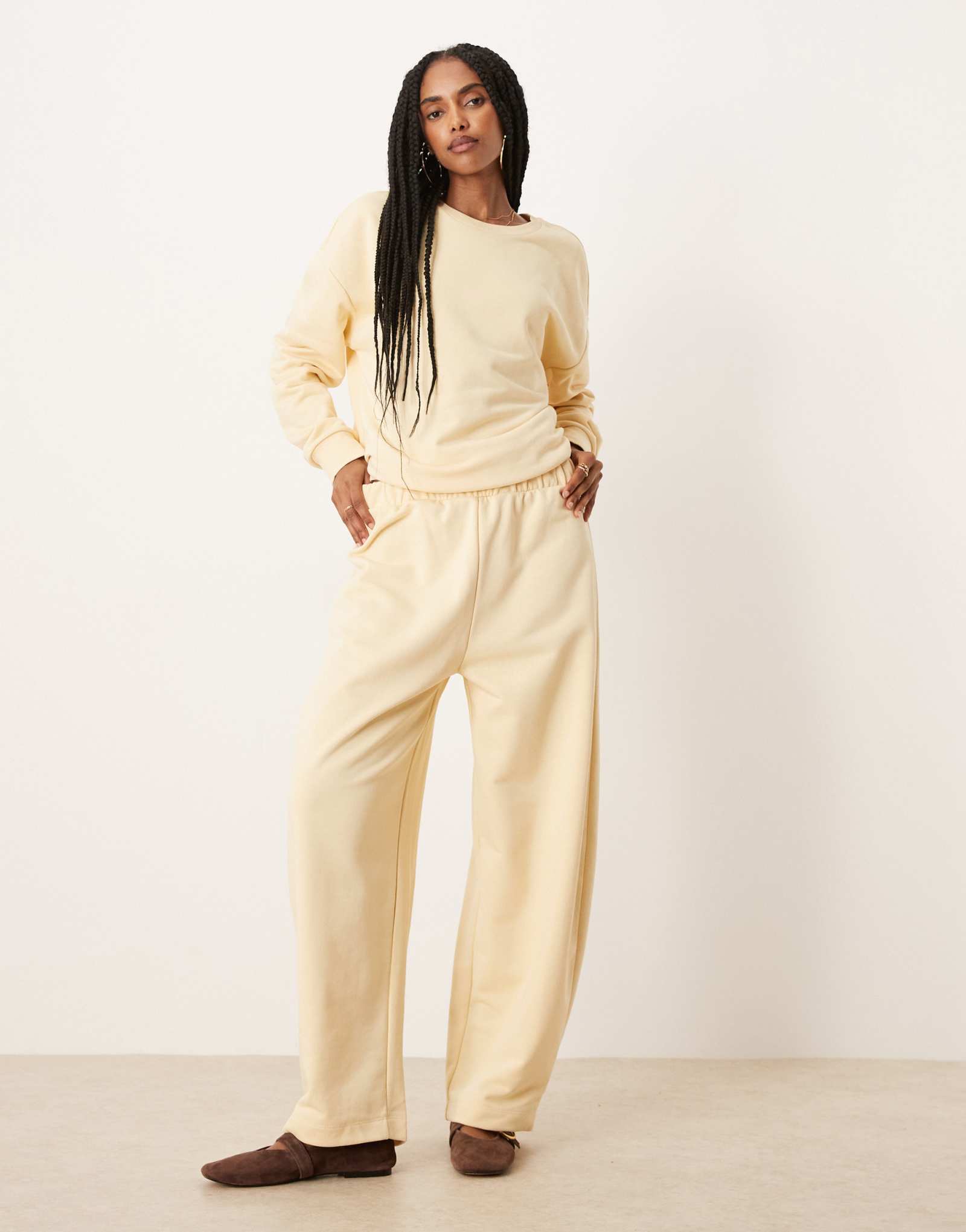 Спортивные брюки ASOS DESIGN barrel leg цвета пахты - часть комплекта