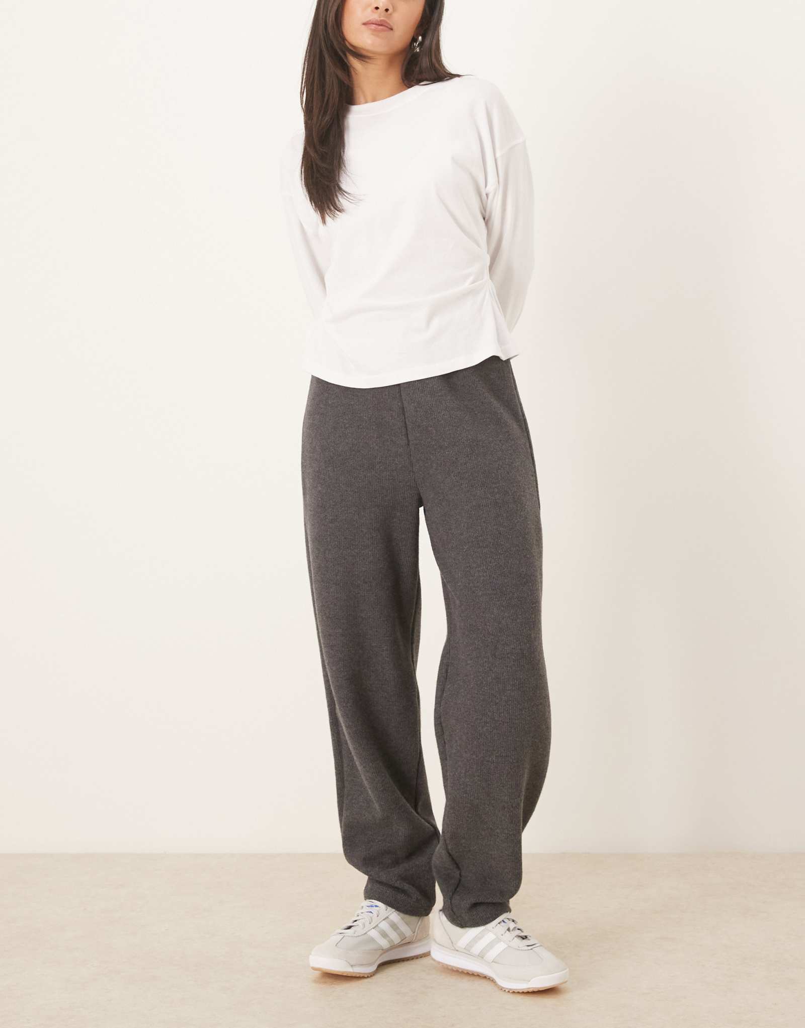 Спортивные брюки ASOS DESIGN barrel leg цвета древесного угля - часть комплекта