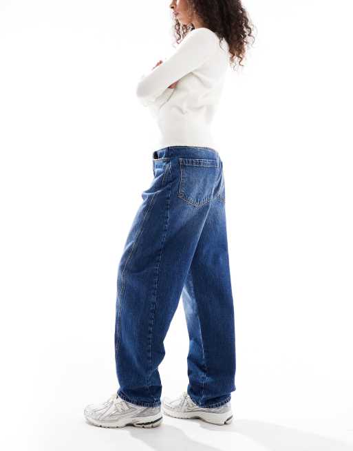ASOS DESIGN barrel leg twisted jeans in dark mid blue, 2 of 5
