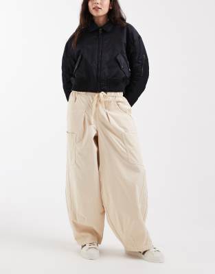 ASOS DESIGN - Barrel-Schlupfhose in Creme-Weiß