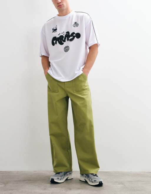 ASOS DESIGN barrelbyxor i oliv med militärfickor, 2 av 5