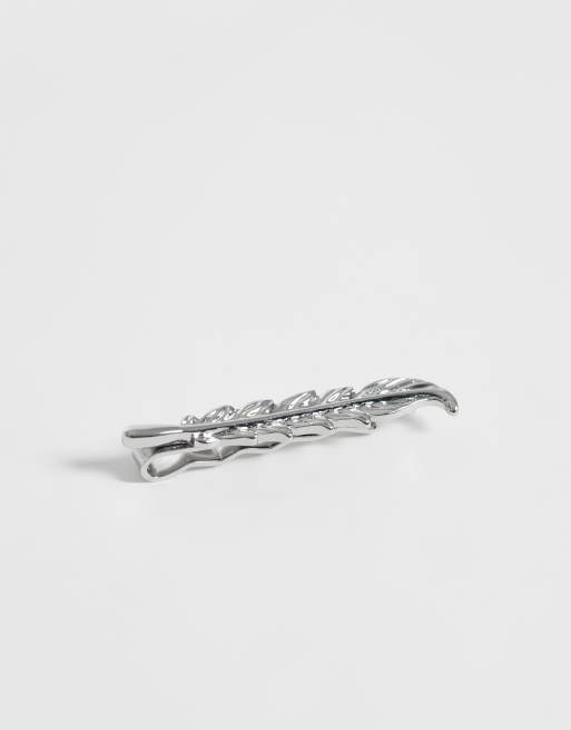 ASOS DESIGN barrette de cravate plume argentée, 2 de 3